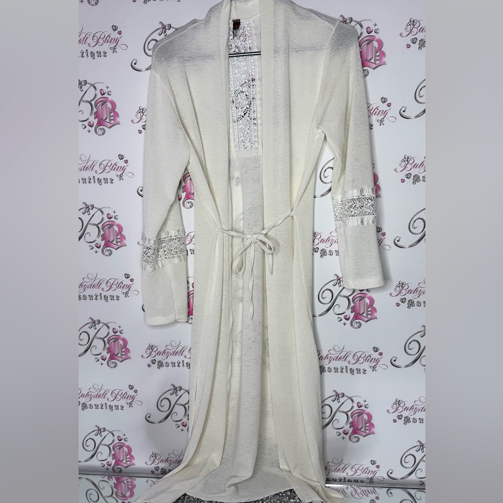 Elegant Lace Trim cardigan tie up Robe in Cream crochet boho floral detail